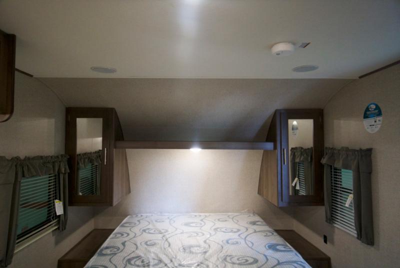 Shasta 18FQ Travel Trailer Master Bedroom